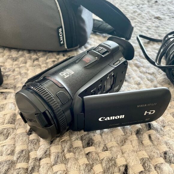 Canon Vixia HF G20 HD Camcorder video camera 32 GB - Picture 1 of 6